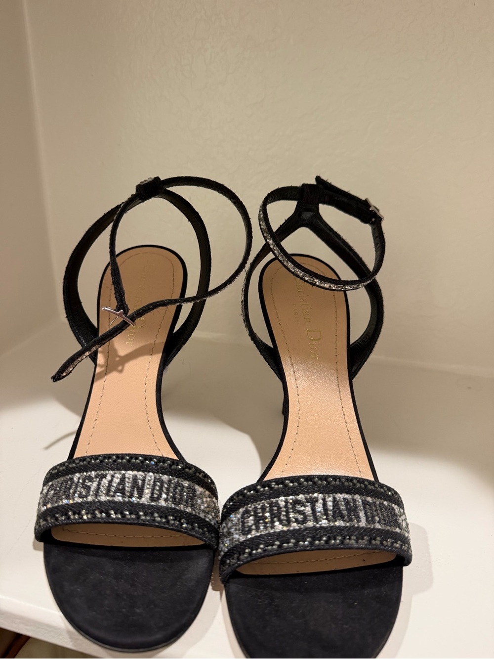 Dway Heeled Sandal
Black Cotton Embroidered with Thread and Silver-Tone 38